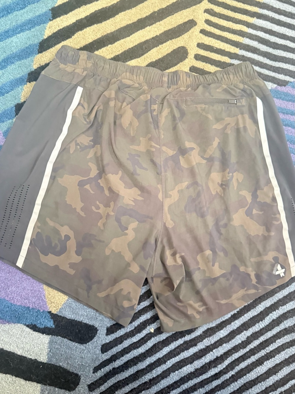 FOURLAPS Men’s Camo Performance Training Shorts Size Large L Athletic Gym